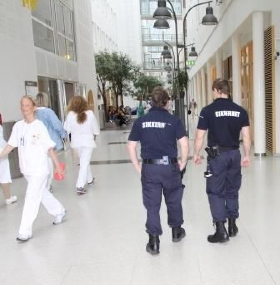 Forsvarer bruk av vektere i pasient-situasjoner