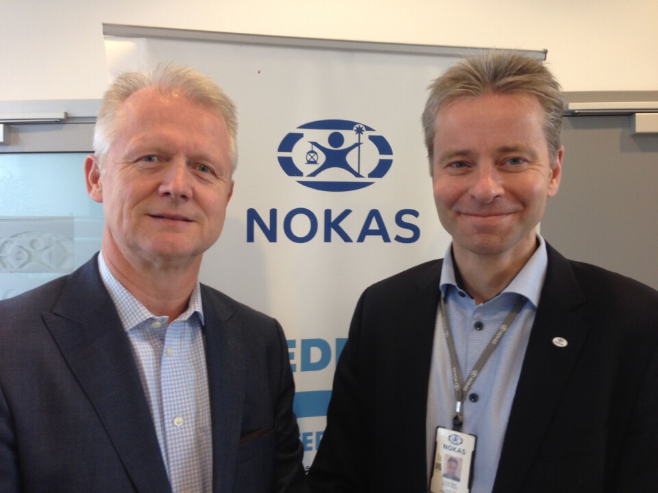 Administrerende direktør Geir Arne Remmem i Bertel O. Steen Industri og direktør Gunnar Eidal i Nokas Teknikk gleder seg over virksomhetsoverdragelsen (foto: Nokas).