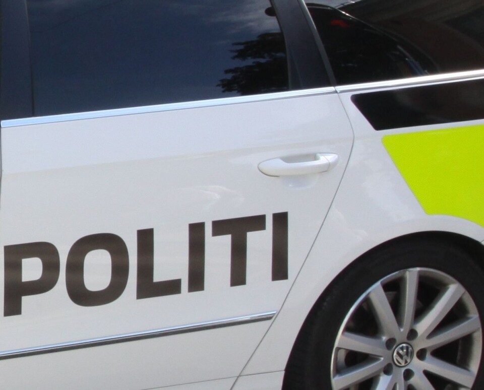 Vekter hang etter buss i fart