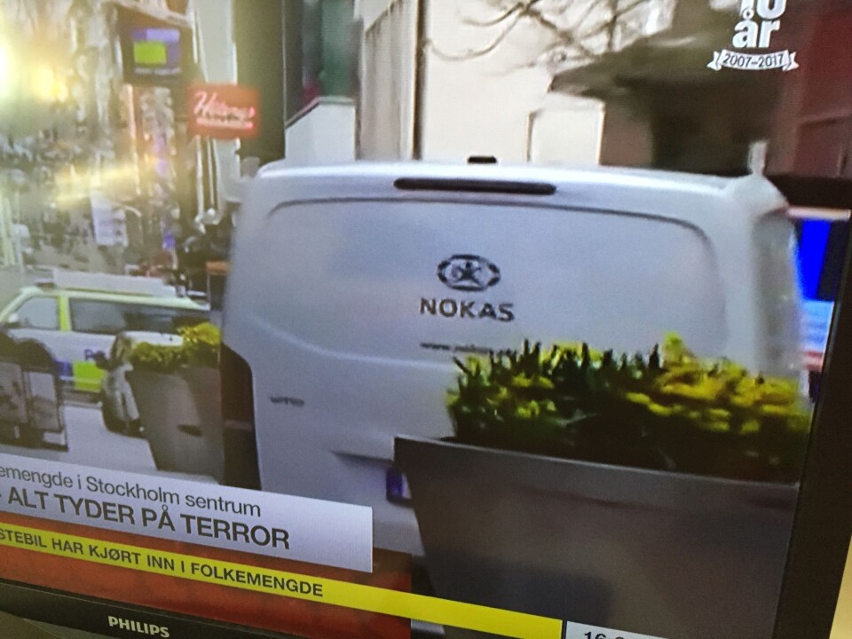 En Nokas-vekter var sentral i innsatsen for å forebygge skader under terrorangrepet i Stockholm (Faksimile TV2 Nyhetskanalen).