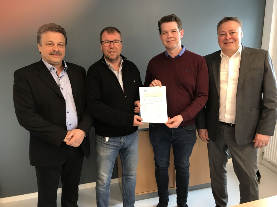Gleden er stor i Securitas Teknikk etter at de seiret i konkurransen om levering til Ullersmo fengsel og Indre Østfold fengsel, Eidsberg avdeling. Her fra signeringen: Torvald Mauseth (KAM Securitas Teknikk), Ole Jonny Rydland (fengselsleder Indre Østfold Fengsel), Kjell Ove Karoliussen (KAM Securitas Teknikk) og Stein Kjetil Sveen (salgsdirektør Securitas Teknikk).