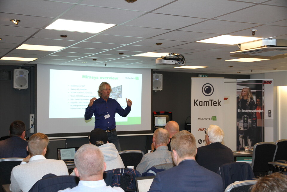 Patrick Brandin fra Mirasys var en av flere leverandører som holder foredrag under RCO og Kamteks partnerdag i dag. Han hadde med seg Christian Olausson (foto: Even Rise).