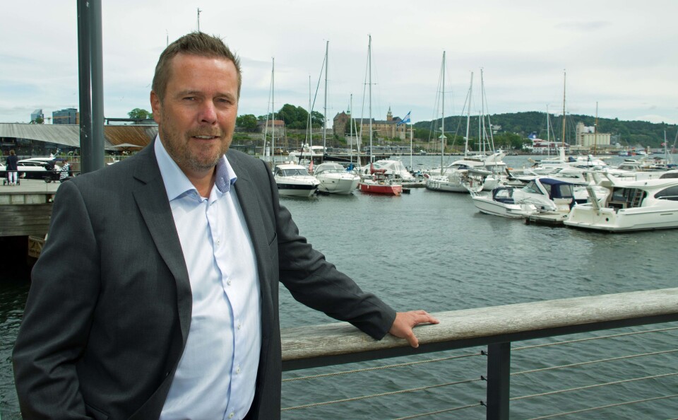 Rune Nøstvik er reiseglad, har over 60 land under vesten og får anledning til å arbeide med det han liker best: Kombinasjonen av sikkerhet, kommunikasjon og reising (foto: Georg Mathisen)..