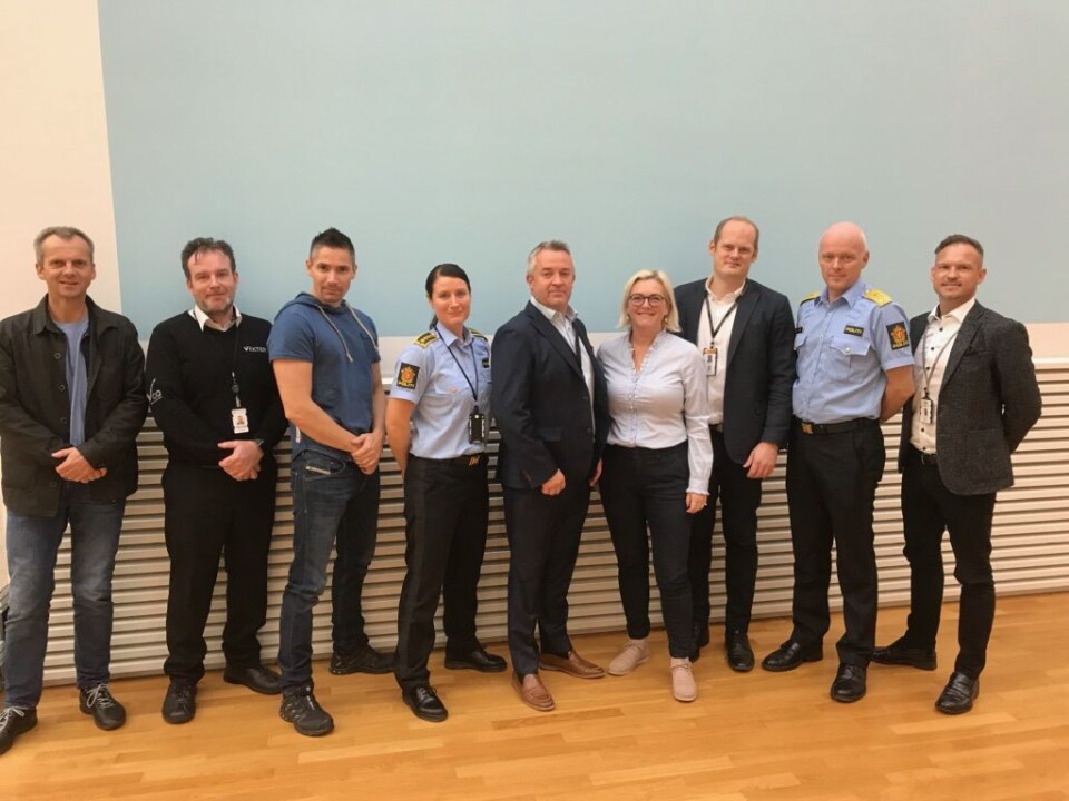 Disse var med på dagens kick-off hos Sør-Vest politidistrikt i dag: Ingve Sandvold (Helse Stavanger), Frank Hesjedal (Vaktcompaniet), Thor Erik Pedersen (Doorman), driftsleder Grete Winge (Sør-Vest politidistrikt), Harald Lilleeidet (PSS Securitas og Securitas), Tone Grindland (Regionsdirektør NHO), Jon Borgen Takle (Skan Kontroll), politimester Hans Vik og Thor Magne Løge (Nokas) (foto: Politiet).