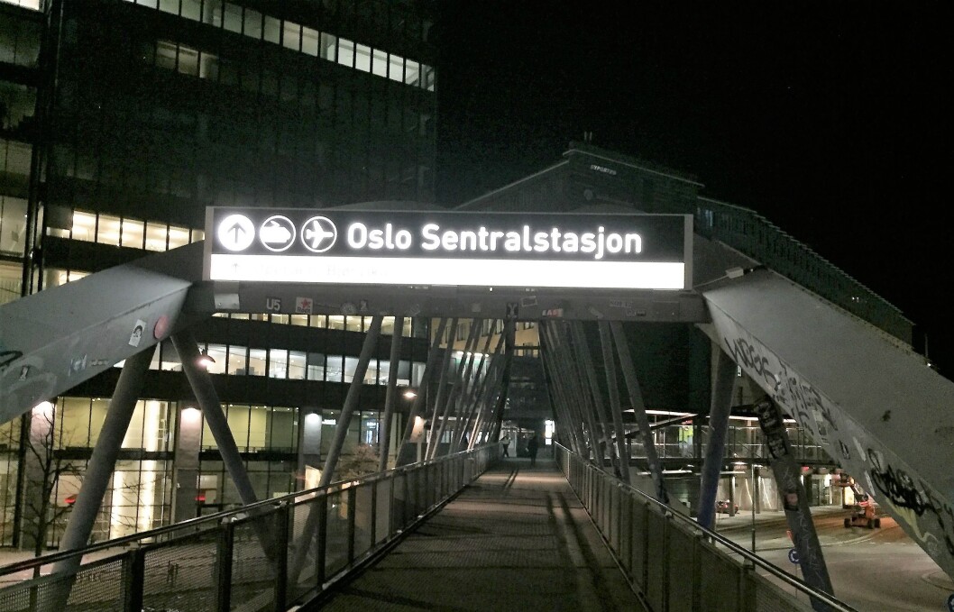 En mann er dømt til fengsel for å ha skallet ned en vekter på Oslo Sentralstasjon (foto: Even Rise). En mann er dømt til fengsel for å ha skallet ned en vekter på Oslo Sentralstasjon (foto: Even Rise).