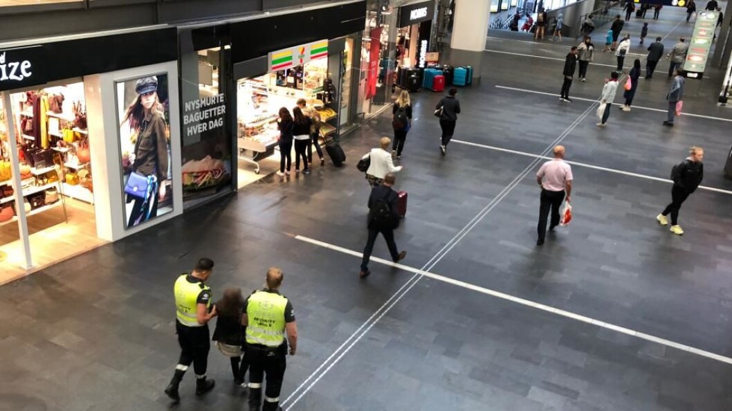 Nokas har de siste årene ivaretatt sikkerheten ved Oslo S. I dag fikk de fornyet tillit fra Bane Nor Eiendom (arkivfoto: Even Rise). Nokas har de siste årene ivaretatt sikkerheten ved Oslo S. I dag fikk de fornyet tillit fra Bane Nor Eiendom (arkivfoto: Even Rise).