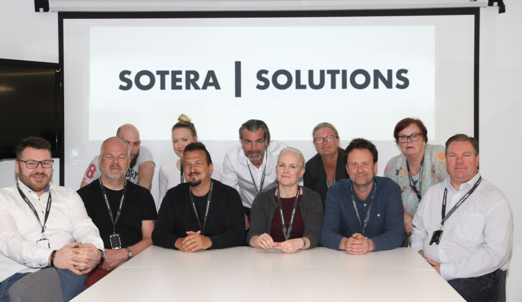 Sotera Solutions er det nye navnet på selskapet etter at Thomas S. Preus (t.v.) kjøpte tilbake Nexus sin eierandel. Her med noen av medarbeiderne (videre f.v.): Jan Solum, Almir Hasanica, Marianne H. Stenberg, Ronny Johansen og Øystein Rem. Bak f.v: Marius Nergård, Marie Bye, Jon B. Land (daglig leder), Charlotte Rødset og Randi Bjerkedal (foto: Even Rise).. Sotera Solutions er det nye navnet på selskapet etter at Thomas S. Preus (t.v.) kjøpte tilbake Nexus sin eierandel. Her med noen av medarbeiderne (videre f.v.): Jan Solum, Almir Hasanica, Marianne H. Stenberg, Ronny Johansen og Øystein Rem. Bak f.v: Marius Nergård, Marie Bye, Jon B. Land (daglig leder), Charlotte Rødset og Randi Bjerkedal (foto: Even Rise)..