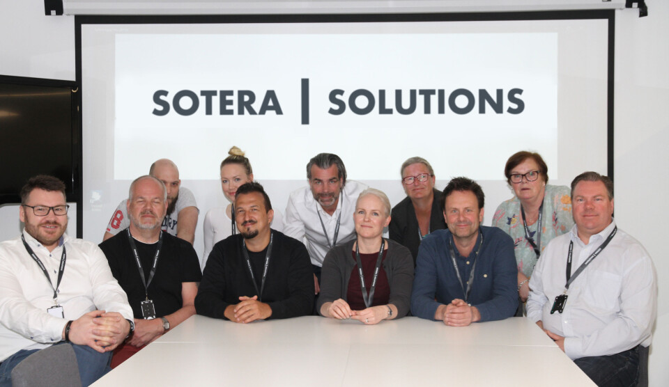 Sotera Solutions er det nye navnet på selskapet etter at Thomas S. Preus (t.v.) kjøpte tilbake Nexus sin eierandel. Her med noen av medarbeiderne (videre f.v.): Jan Solum, Almir Hasanica, Marianne H. Stenberg, Ronny Johansen og Øystein Rem. Bak f.v: Marius Nergård, Marie Bye, Jon B. Land (daglig leder), Charlotte Rødset og Randi Bjerkedal (foto: Even Rise)..