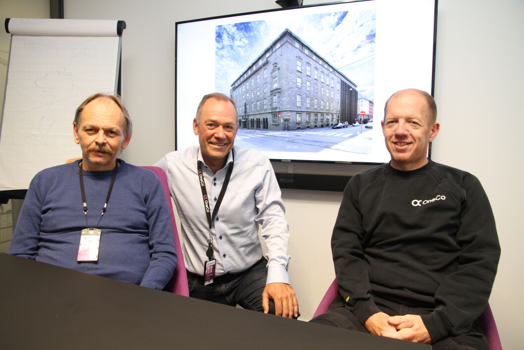 Hans Petter Mørkhagen, Jahn Gulbrandsen og Espen Qvernstrøm i Oneco gleder seg over leveransen til Telegrafbygningen (foto: Even Rise). Hans Petter Mørkhagen, Jahn Gulbrandsen og Espen Qvernstrøm i Oneco gleder seg over leveransen til Telegrafbygningen (foto: Even Rise).