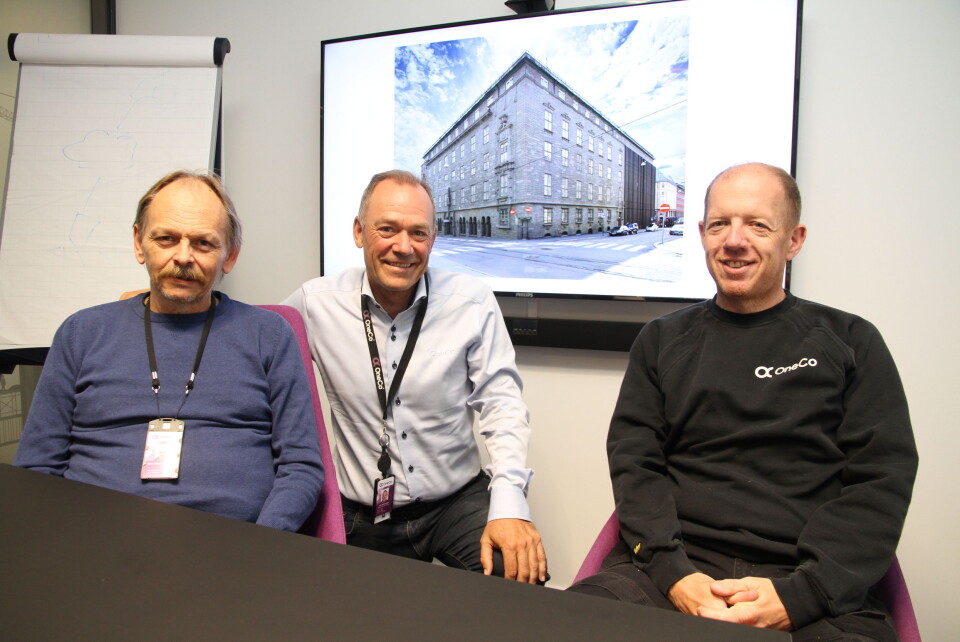 Hans Petter Mørkhagen, Jahn Gulbrandsen og Espen Qvernstrøm i Oneco gleder seg over leveransen til Telegrafbygningen (foto: Even Rise).