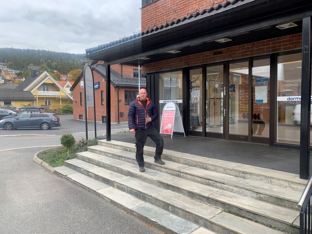 Glenn Elton starter Viken lås og sikkerhet i Hamborggata i Drammen. Med seg på laget har han veteranen Odd Møller. Vegg i vegg driver leder Anders Møller Step Lock (foto: privat). Glenn Elton starter Viken lås og sikkerhet i Hamborggata i Drammen. Med seg på laget har han veteranen Odd Møller. Vegg i vegg driver leder Anders Møller Step Lock (foto: privat).