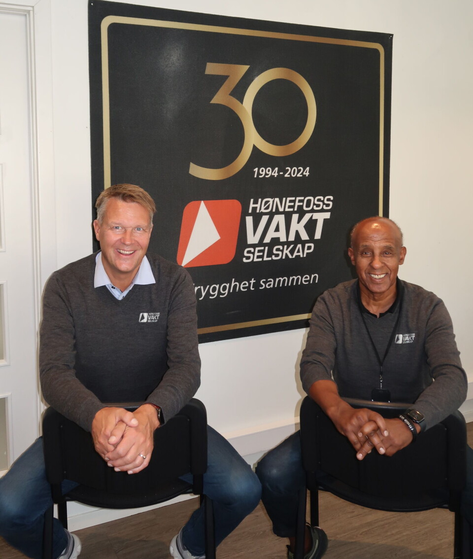 – Vi er heldige som har fått med oss Steffen Fagerås som daglig leder. Jeg føler meg sikker på at han vil bidra til at Hønefoss Vaktselskap når målet om videre vekst, sier Yebio Fecadu. Foto: Even Rise Steffen Fagerås og Yebio Fecadu