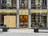 Gucci-butikk med tildekkede vinduer og avsperret inngang i Oslo sentrum.