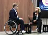 Jesper Saltvik Pedersen, para-alpinist og seks ganger Paralympicsvinner, og Ingvill Bovim, som leder spons og helse, hos Rema 1000. Retail Summit 26