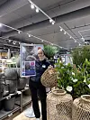 Jysk ansatte er veldig engaserte rundt samarbeidet med Barnekreftforeningen. Emma Jørgensen ved Jysk Brønnøysund med 'Tenn Lys' kampanjen.
