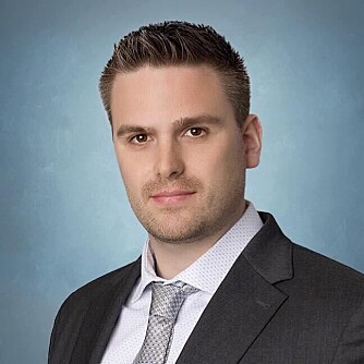 Øystein Knudsen er både jurist og politiutdannet, og har i tillegg 13 års erfaring som vekter og ordensvakt. – Det er ikke lenger tillatt å benytte håndjern for å sikre gjennomføringen av en lovlig pågripelse, skriver han i denne fagartikkelen Øystein Knudsen er både jurist og politiutdannet, og har i tillegg 13 års erfaring som vekter og ordensvakt. – Det er ikke lenger tillatt å benytte håndjern for å sikre gjennomføringen av en lovlig pågripelse, skriver han i denne fagartikkelen