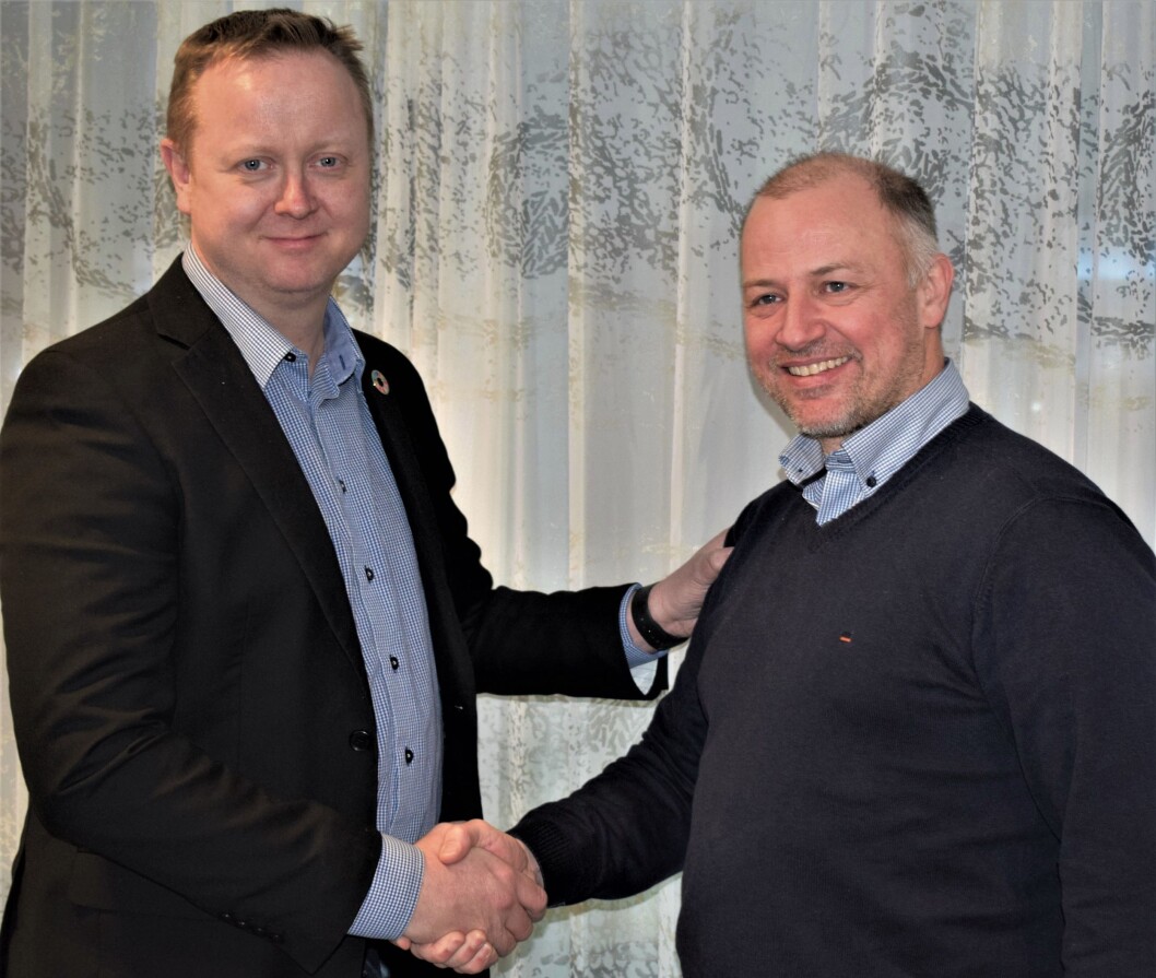 Jesper Buch, som er ansvarlig for det Nordiske Salto-markedet, ønsker René Tofte lykke til som nordisk produktsjef. Jesper Buch, som er ansvarlig for det Nordiske Salto-markedet, ønsker René Tofte lykke til som nordisk produktsjef.