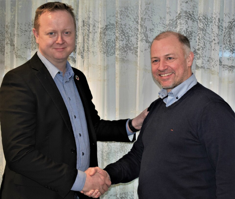 Jesper Buch, som er ansvarlig for det Nordiske Salto-markedet, ønsker René Tofte lykke til som nordisk produktsjef.