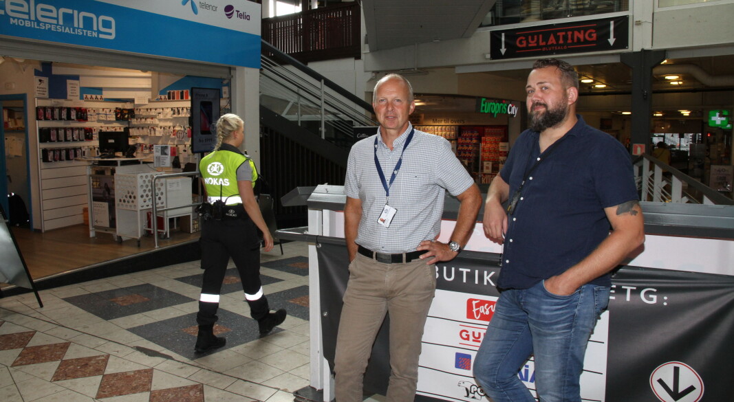 Sikkerhetssjef Ola Stavnsborg i OTG sier at smittevern er årsak til utvidede åpningstider. Her sammen med assisterende driftsleder Rune Johansen (t.h.) og Nokas-vekter Martine Solberg på Gunerius i Oslo. Sikkerhetssjef Ola Stavnsborg i OTG sier at smittevern er årsak til utvidede åpningstider. Her sammen med assisterende driftsleder Rune Johansen (t.h.) og Nokas-vekter Martine Solberg på Gunerius i Oslo.
