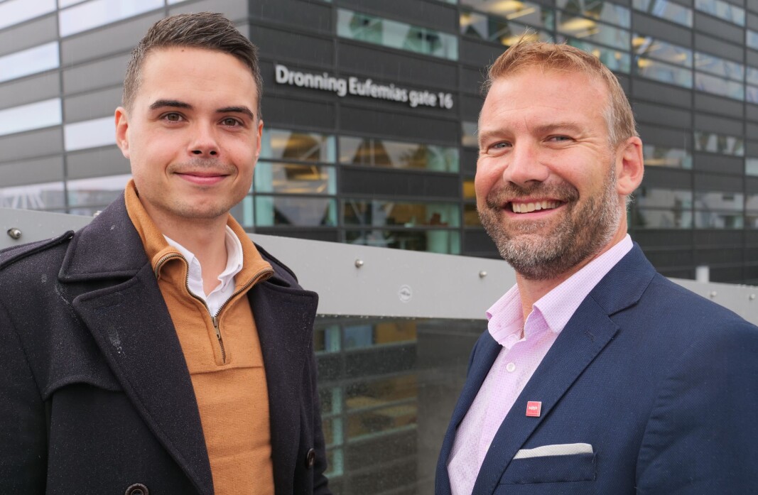 Stian Sæther (t.v.) flytter over sporene på Oslo S, fra Bane NOR og til HRP i Barcode. Der blir han direktør for beredskap og kontinuitet. Her sammen med sikkerhetsdirektør Carl-Axel Hagen. Stian Sæther (t.v.) flytter over sporene på Oslo S, fra Bane NOR og til HRP i Barcode. Der blir han direktør for beredskap og kontinuitet. Her sammen med sikkerhetsdirektør Carl-Axel Hagen.