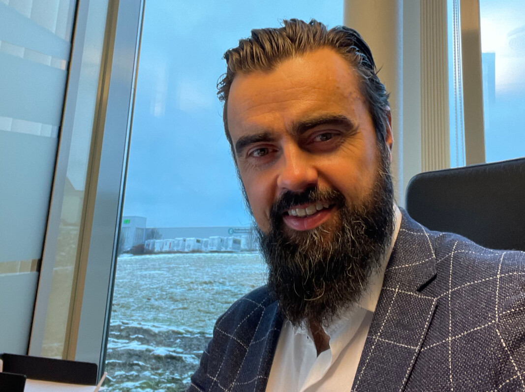 Hans Helmenbakken gleder seg over at svenske RCO har sikret seg aksjemajoriteten i Easy Access AS. – De vil hjelpe oss med å ta selskapet til nye nivåer, sier Easy Access-sjefen Hans Helmenbakken. Hans Helmenbakken gleder seg over at svenske RCO har sikret seg aksjemajoriteten i Easy Access AS. – De vil hjelpe oss med å ta selskapet til nye nivåer, sier Easy Access-sjefen Hans Helmenbakken.