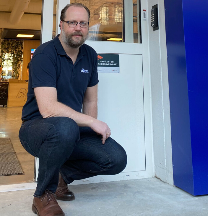 Stig André Mogeland i Berggård Amundsen & Co. AS er veldig fornøyd med løsningen fra Arexa som gjør at kundene kan låse seg inn og ut når som helst på døgnet. Stig André Mogeland i Berggård Amundsen & Co. AS er veldig fornøyd med løsningen fra Arexa som gjør at kundene kan låse seg inn og ut når som helst på døgnet.