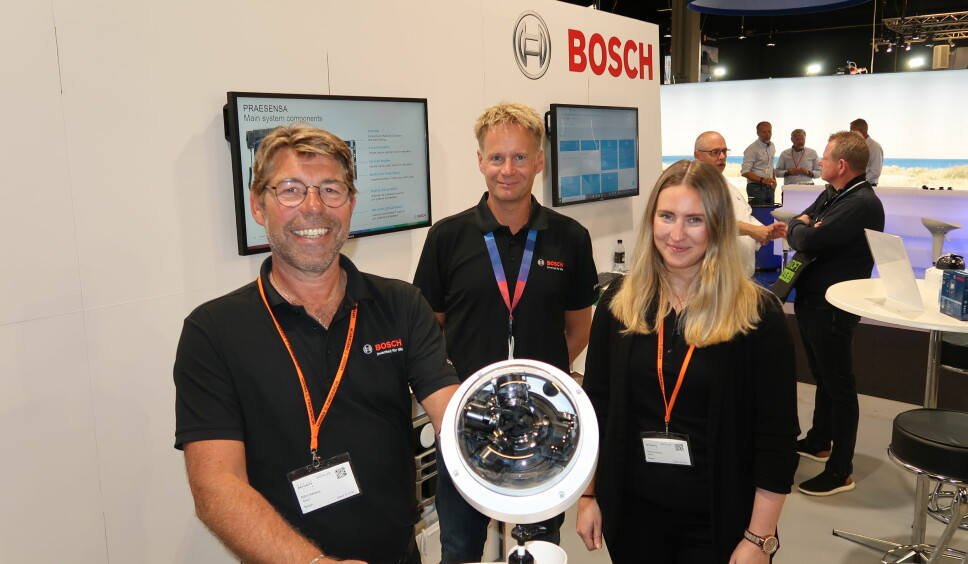 Björn Admeus (t.v.), Petra Ernberg og Jesper Bonde Johansson fra Bosch viste blant annet frem den nye Flexidome 7.000i under Danish security fair.