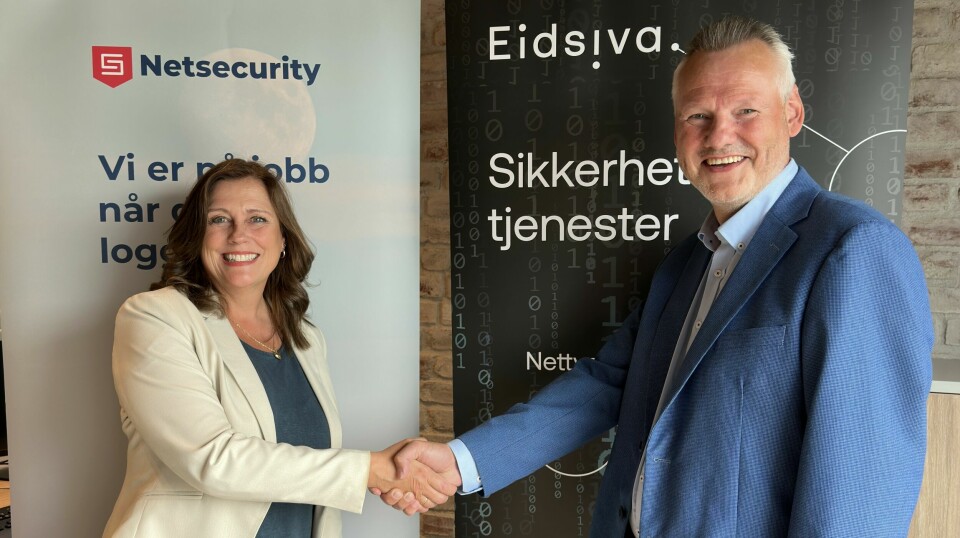 Torild Jensvold, channel and alliances lead i Netsecurity og fagdirektør Vidar Sandland i Eidsiva er enige om å samarbeide i tiden som kommer. Foto: Privat